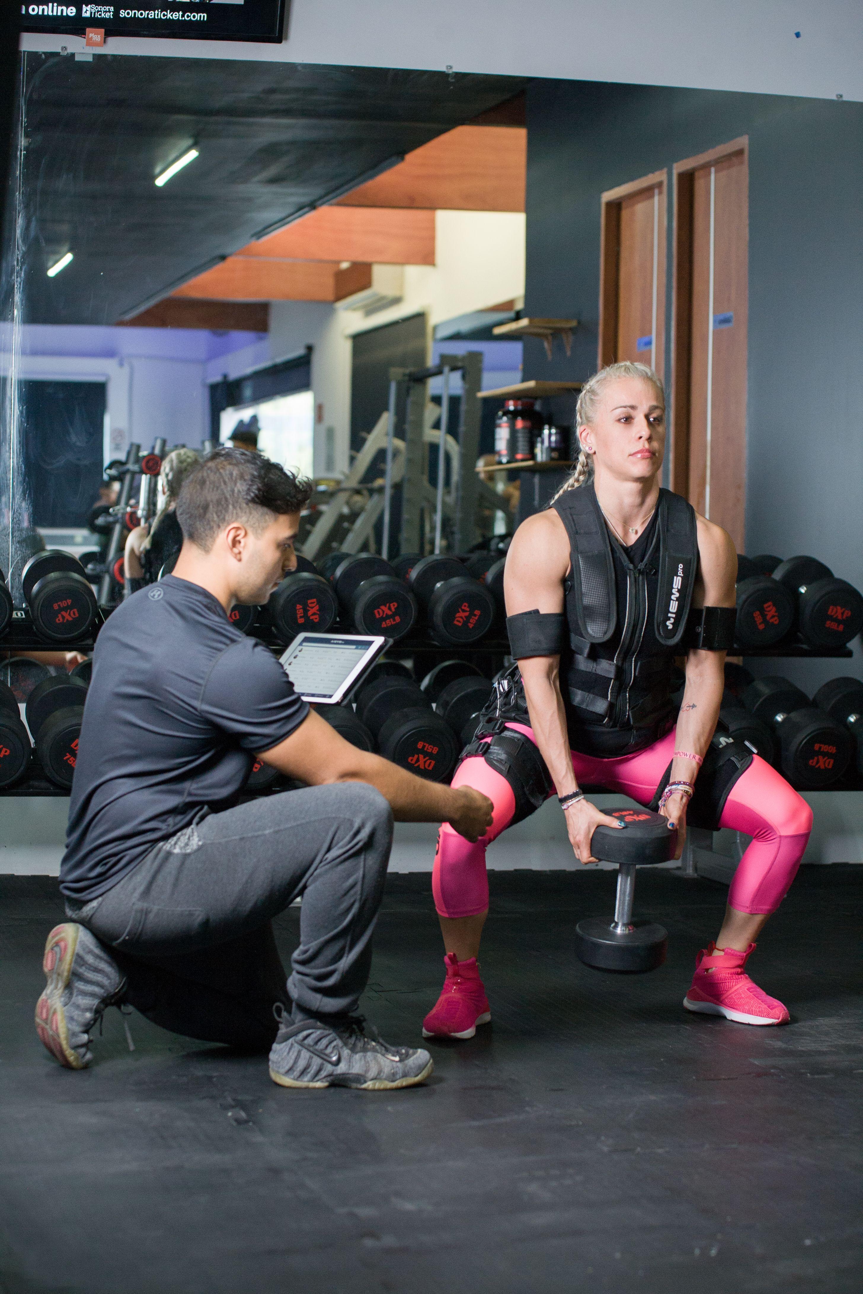 Coach reviewing member progress in Fitconnect